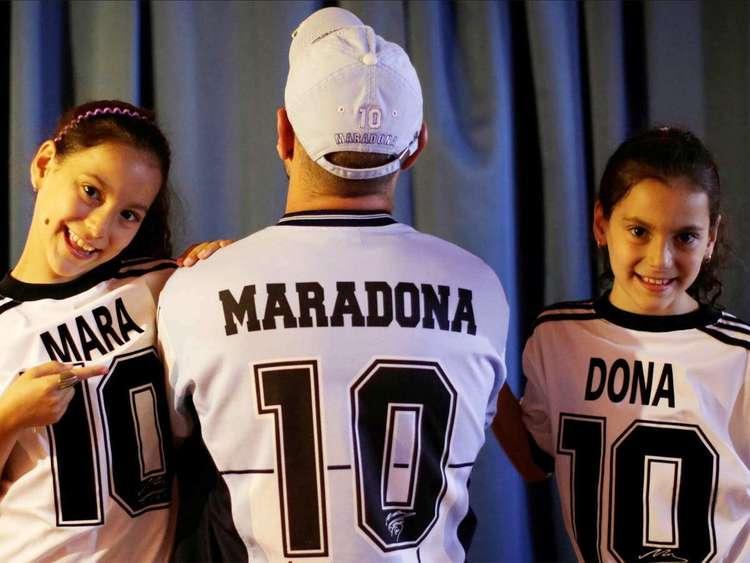 (تصاویر) وقتی مارادونا نام دوقلوها شد